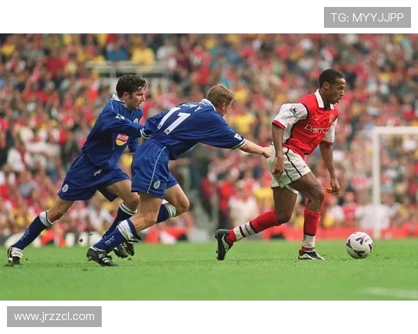 《从草根到巨星：探索足球运动员如何突破极限实现辉煌梦想》